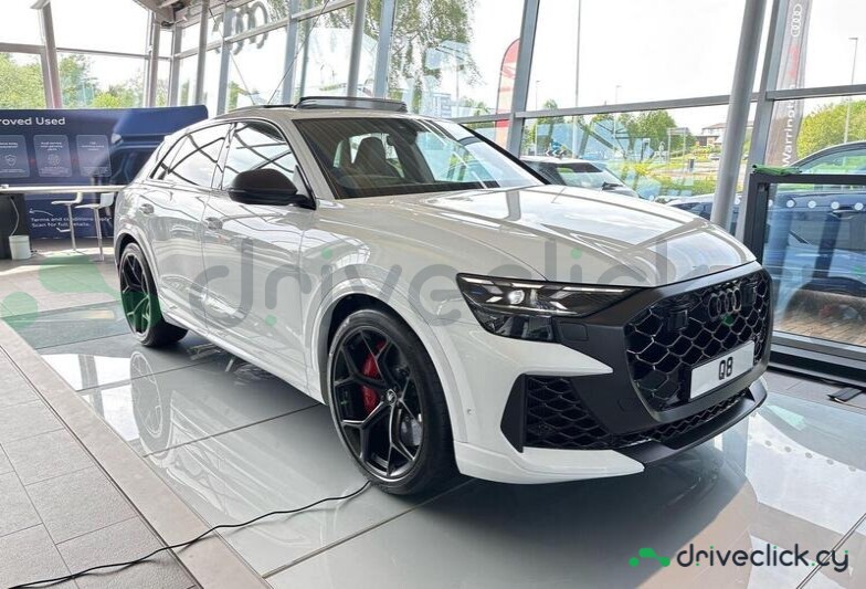 Audi RS Q8 White