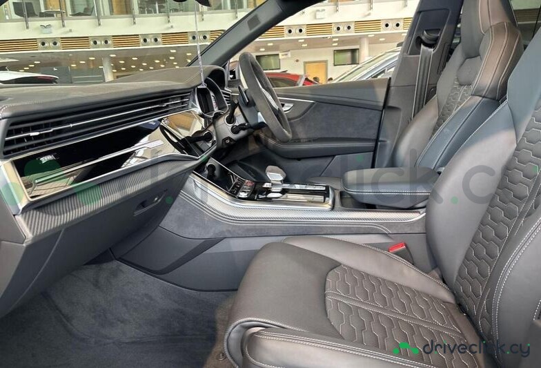 Audi RS Q8 White