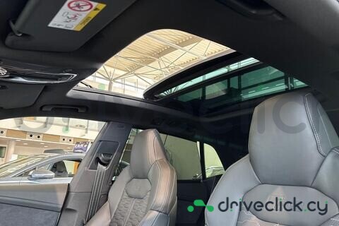 Audi RS Q8 White