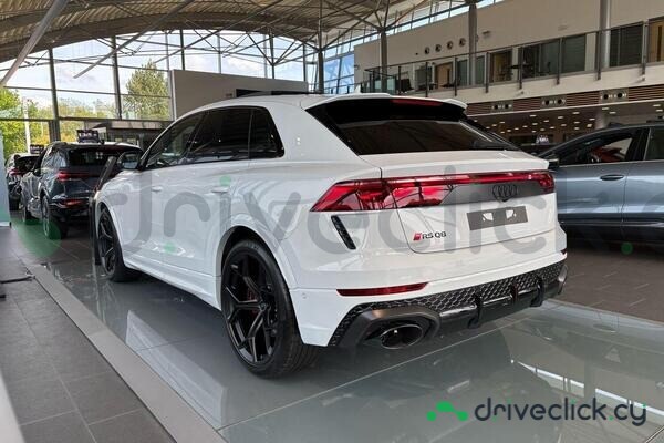 Audi RS Q8 White