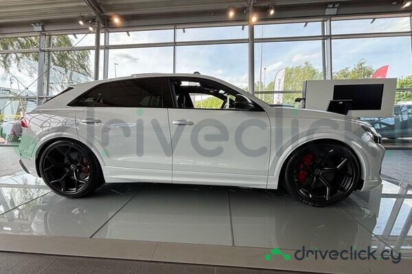 Audi RS Q8 White