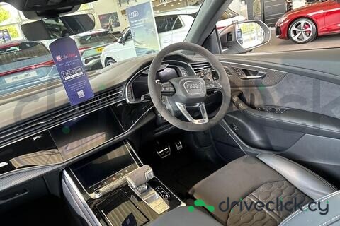 Audi RS Q8 White