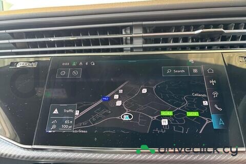 Audi RS Q8 White