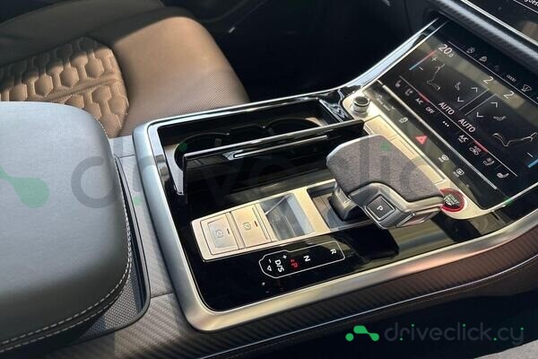 Audi RS Q8 White