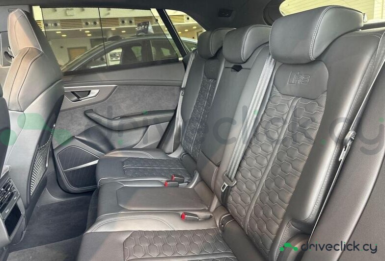 Audi RS Q8 White