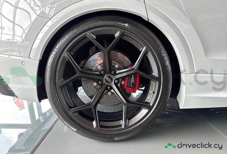 Audi RS Q8 White