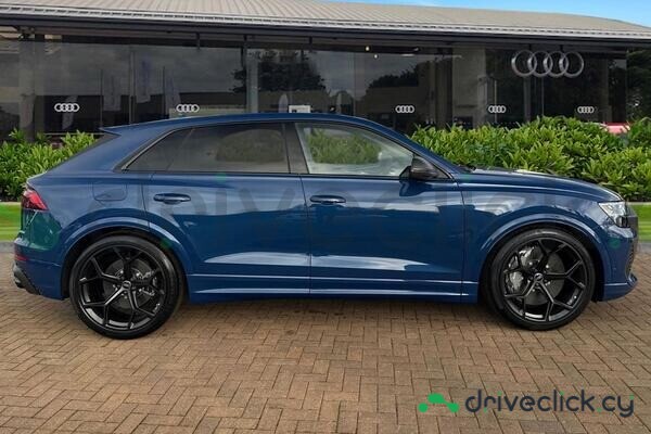 Audi RS Q8 Blue