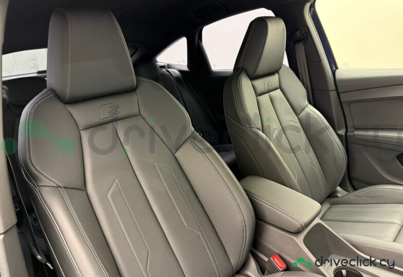Audi Q4 Sportback e-tron Синий