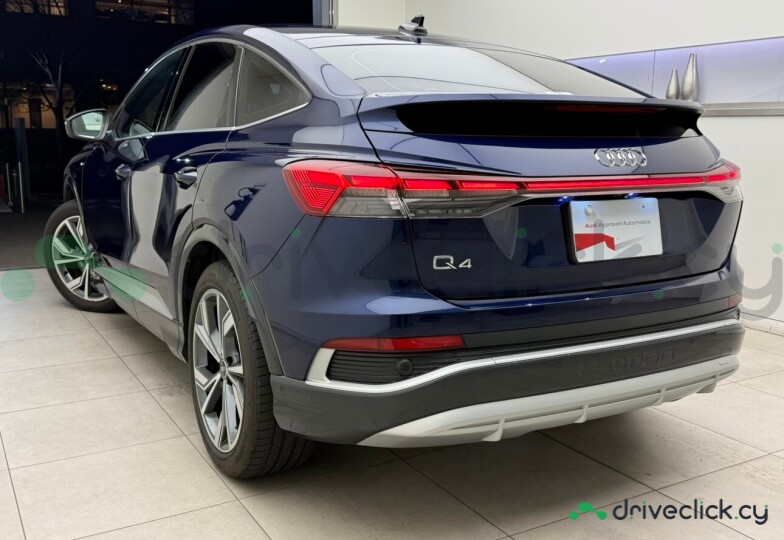 Audi Q4 Sportback e-tron Синий