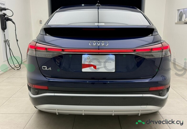 Audi Q4 Sportback e-tron Синий