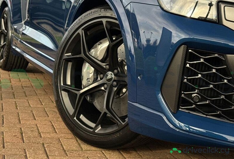 Audi RS Q8 Blue