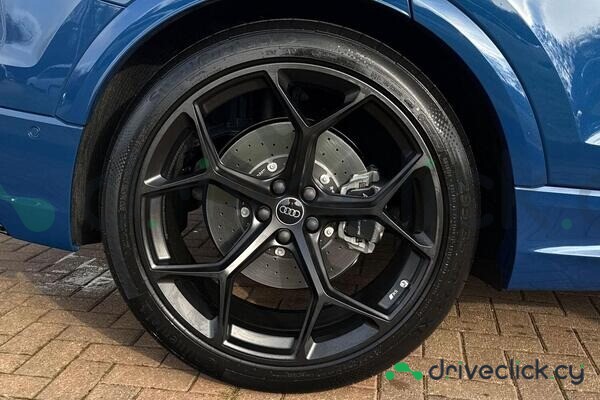 Audi RS Q8 Blue
