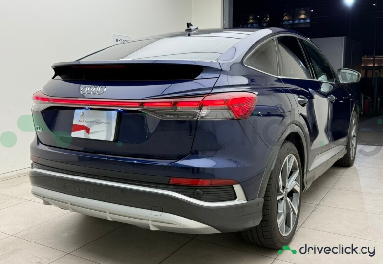 Audi Q4 Sportback e-tron Синий