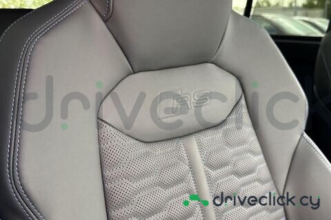 Audi RS Q8 Blue