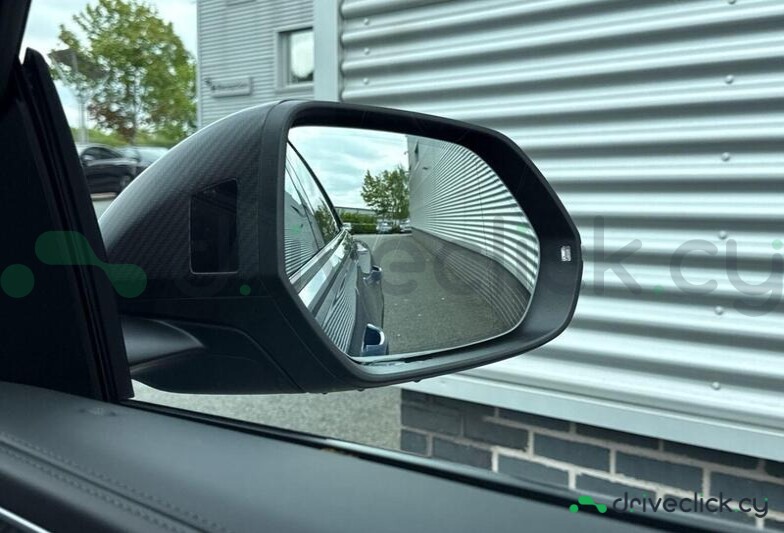 Audi RS Q8 Blue