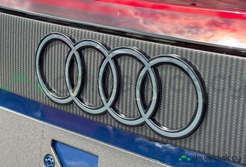Audi RS Q8 Blue