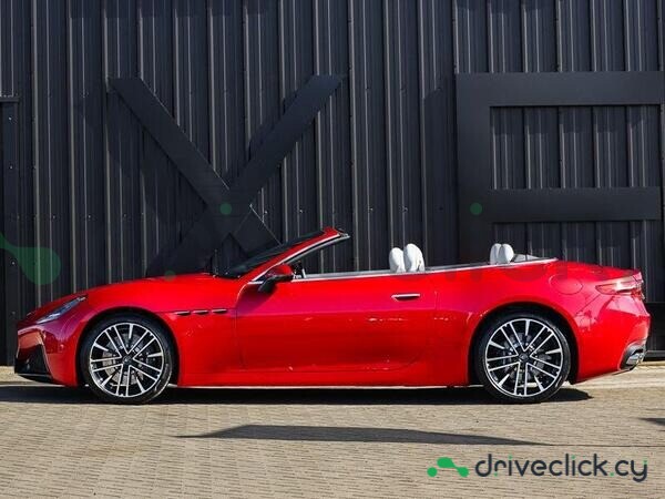 Maserati Gran Cabrio Красный