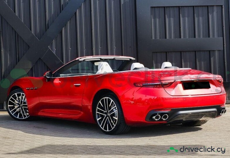 Maserati Gran Cabrio Красный