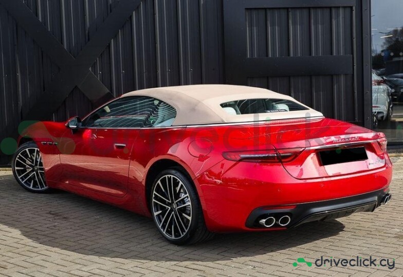 Maserati Gran Cabrio Красный
