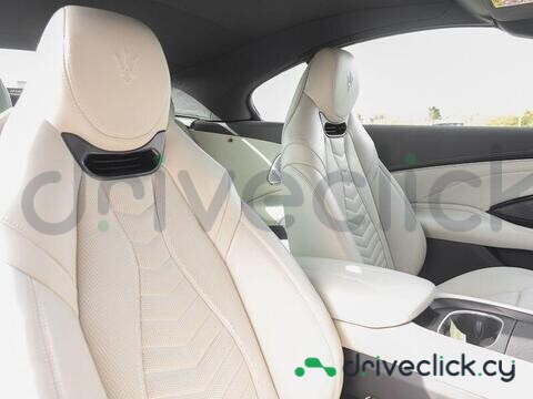 Maserati Gran Cabrio Красный