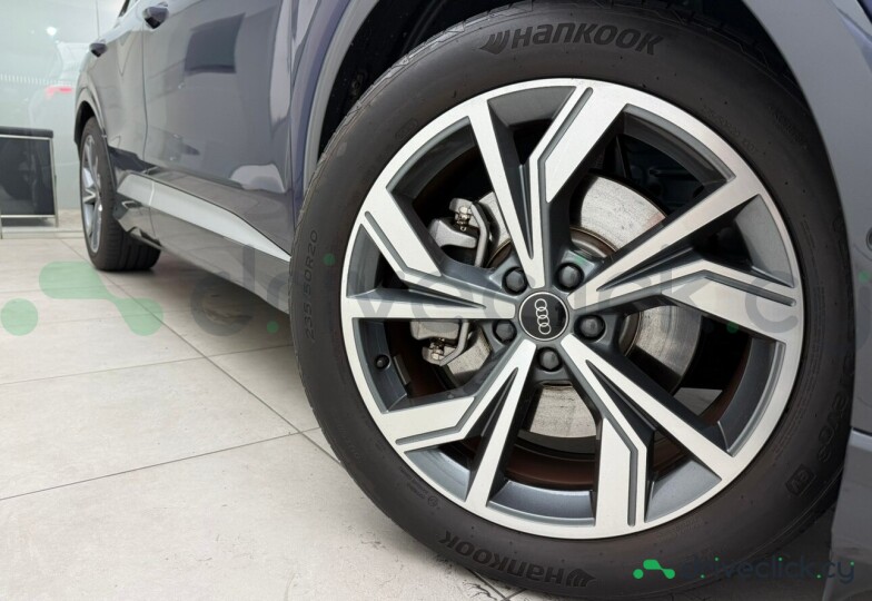 Audi Q4 Sportback e-tron Синий