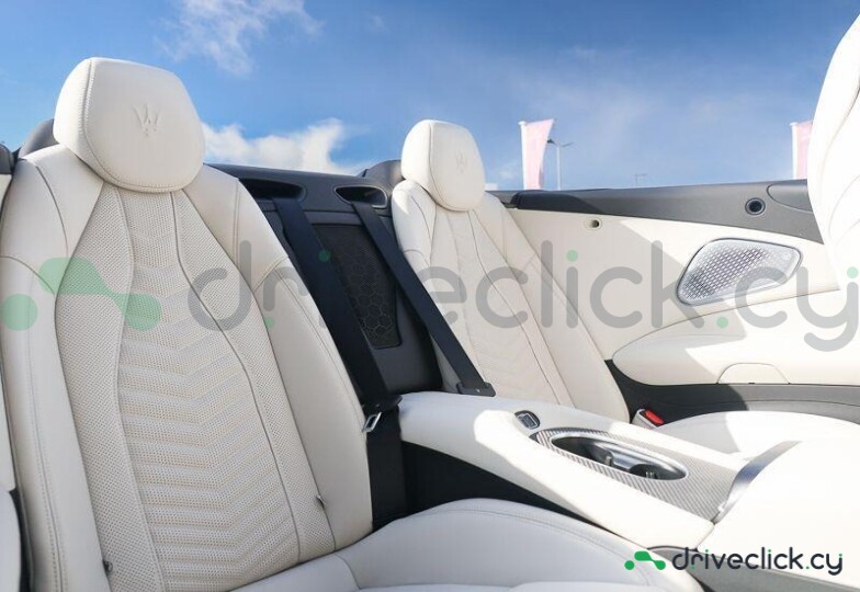 Maserati Gran Cabrio Красный