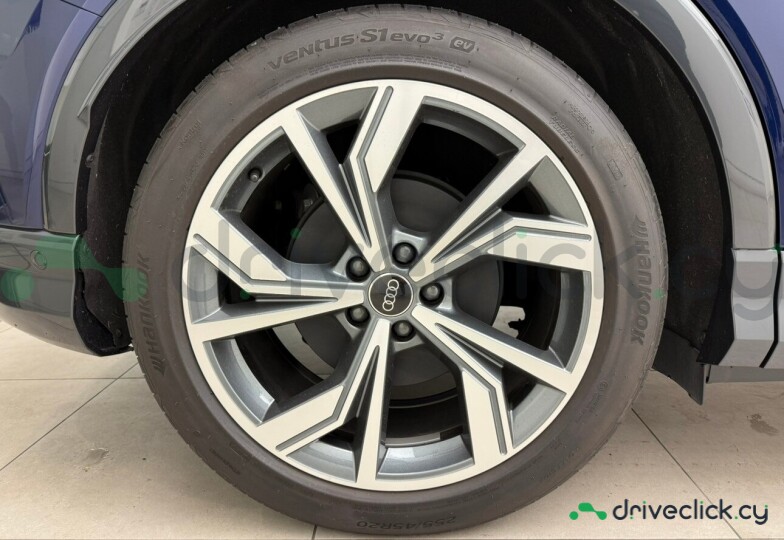 Audi Q4 Sportback e-tron Синий