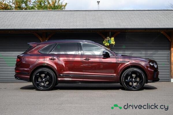 Bentley Bentayga Dark red