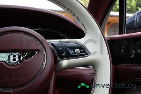 Bentley Bentayga Dark red