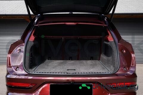 Bentley Bentayga Dark red