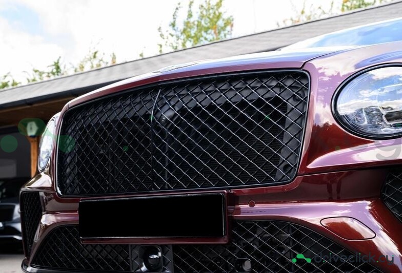Bentley Bentayga Dark red
