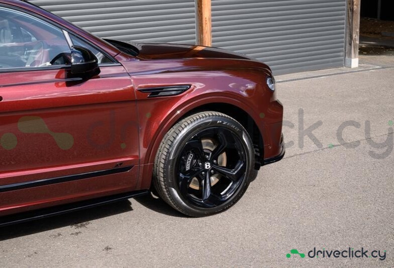 Bentley Bentayga Dark red