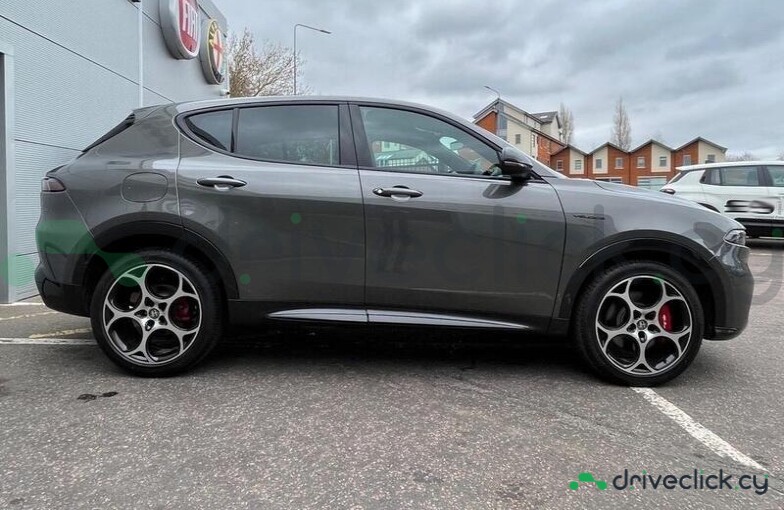 Alfa Romeo Tonale Серый