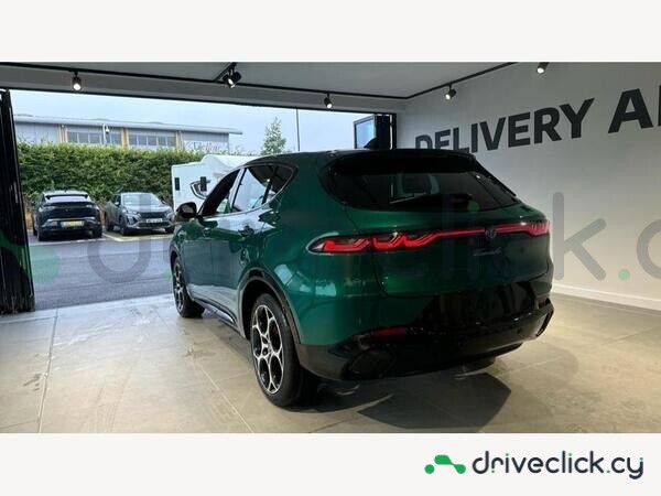 Alfa Romeo Tonale Зеленый