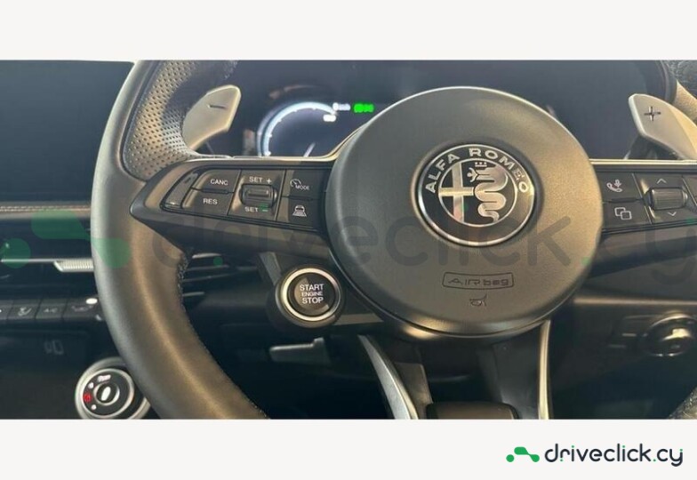 Alfa Romeo Tonale Зеленый
