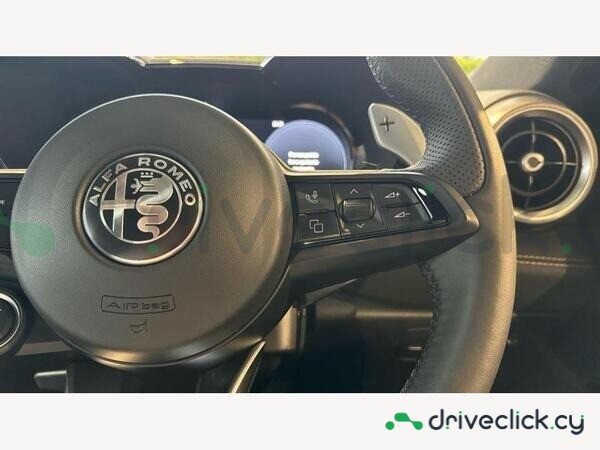 Alfa Romeo Tonale Зеленый
