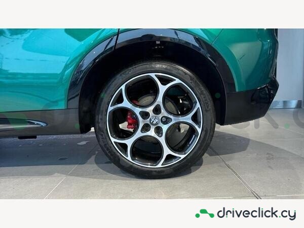 Alfa Romeo Tonale Зеленый