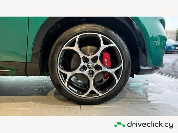 Alfa Romeo Tonale Зеленый