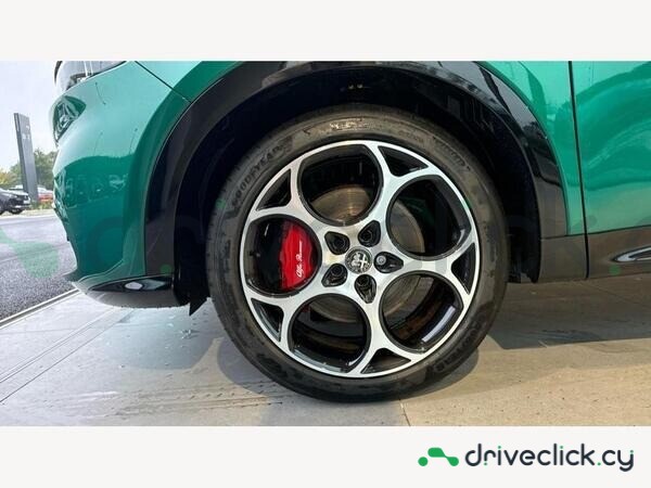 Alfa Romeo Tonale Зеленый