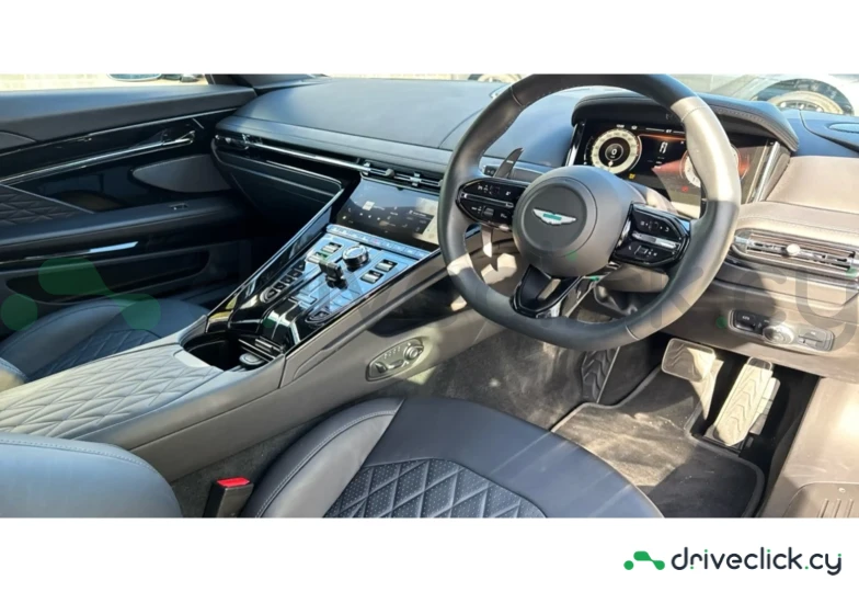 Aston Martin DB12 Зеленый