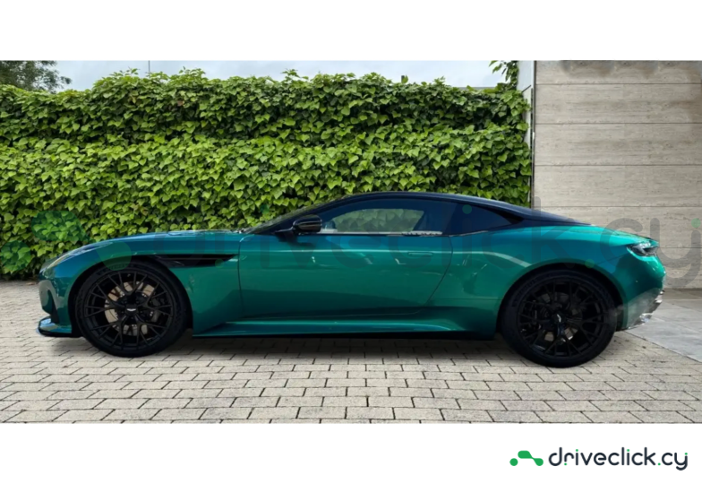 Aston Martin DB12 Зеленый