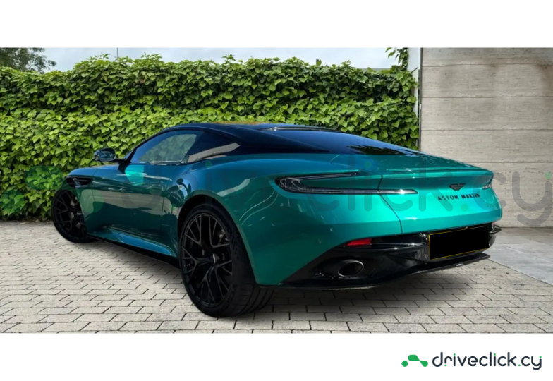 Aston Martin DB12 Зеленый