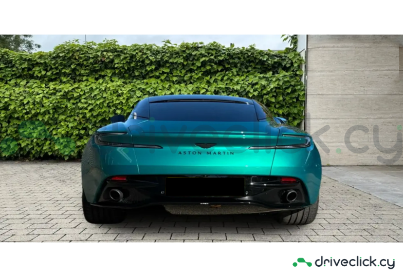 Aston Martin DB12 Зеленый