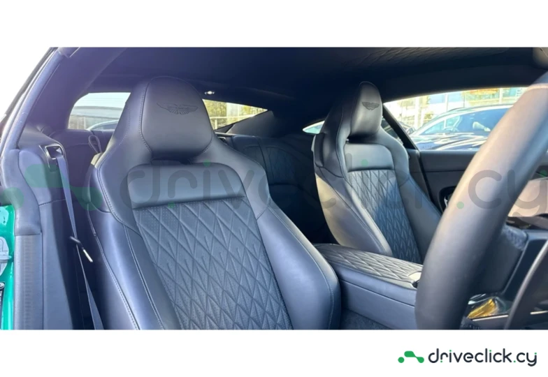 Aston Martin DB12 Зеленый