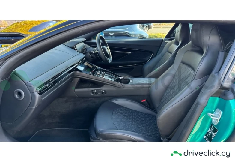 Aston Martin DB12 Зеленый
