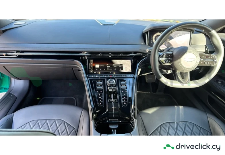 Aston Martin DB12 Зеленый