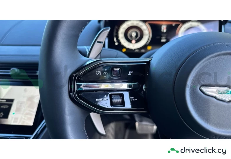 Aston Martin DB12 Зеленый