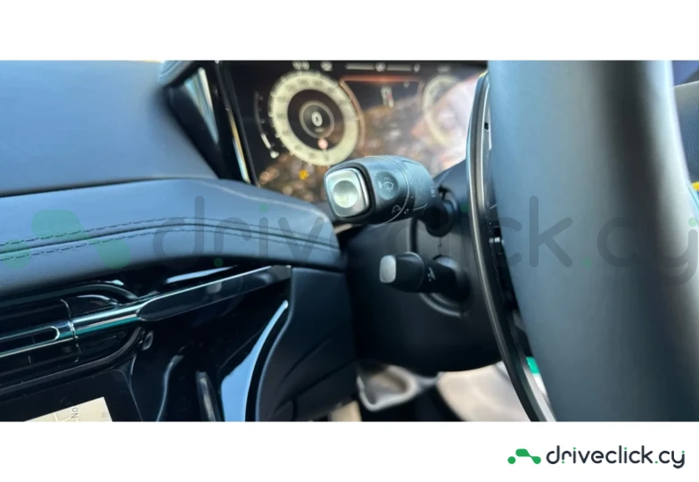 Aston Martin DB12 Зеленый