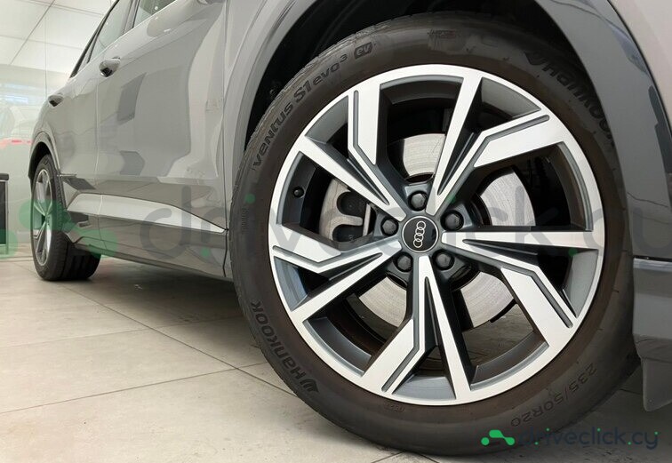 Audi Q4 e-tron Grey
