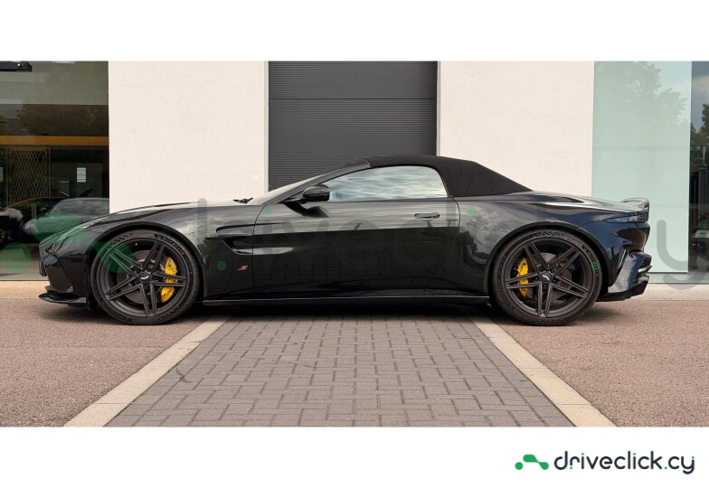 Aston Martin Vantage Black